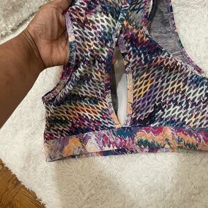 Peloton Women's Vibrant Patterned Sports Bra
